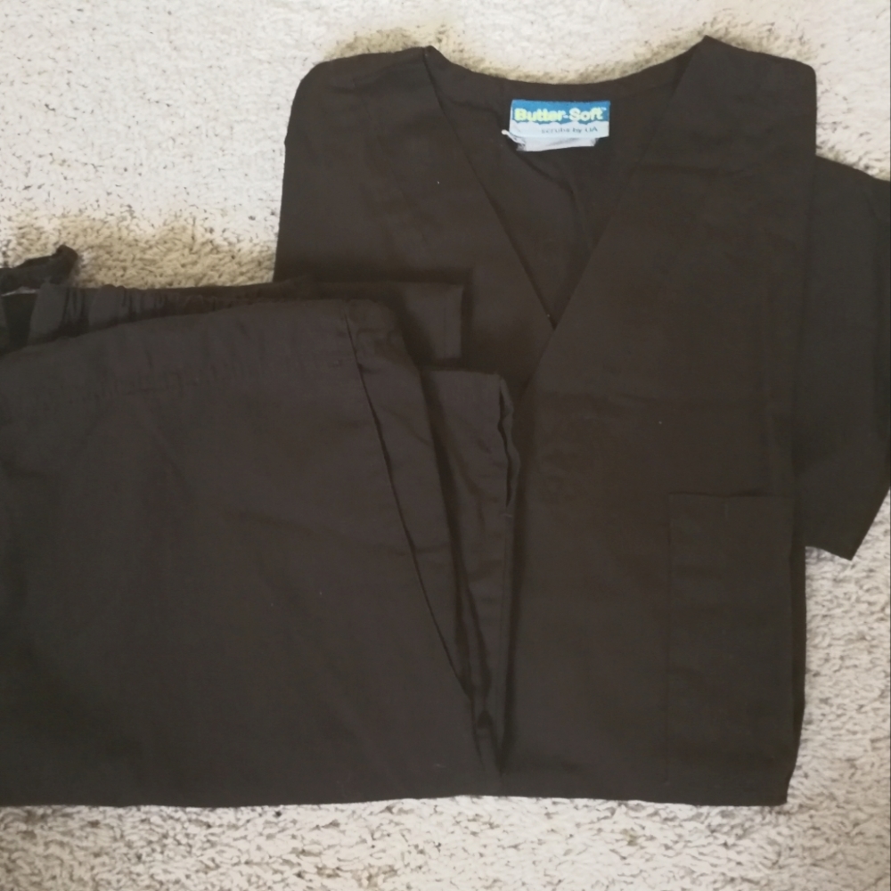 UA women's scrub set